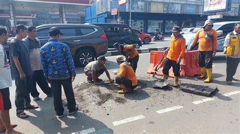 Pemkot Bogor Tambal Lubang Yang Dihantam Ojol Sebelum Tewas Tertancap Besi