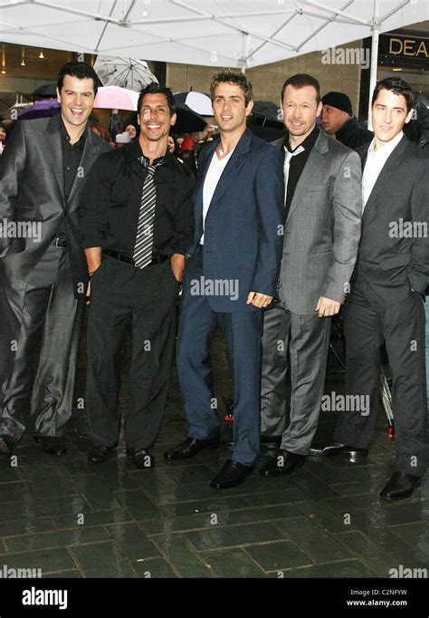 Jordan Knight Danny Wood Joey Mcintyre Donnie Wahlberg And Jonathan