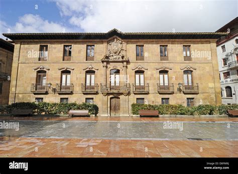 Historic Building Decorations Hi Res Stock Photography And Images Alamy