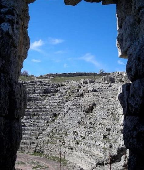 Ronda Pide Auxilio Ante El Abandono Extremo Del Yacimiento De Acinipo