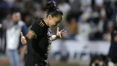 México arranca eliminatorias con una goleada histórica - La Opinión