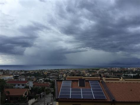 Allerta Meteo Forte Temporale Nello Stretto Di Messina Nubi