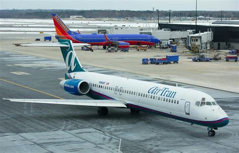 Airtran Boeing 717 At Bwi Boeing Aircraft Airplane Photos Boeing