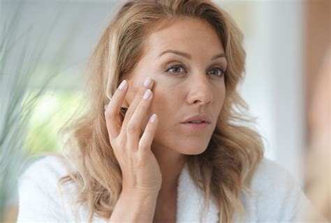 What Causes Wrinkles & How to Treat Them - eMediHealth