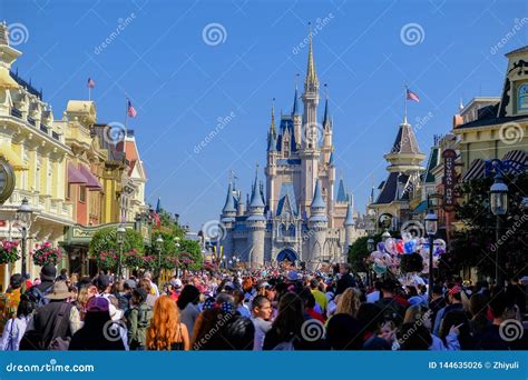 Il Castello Nel Regno Magico Di Disney World Fotografia Editoriale