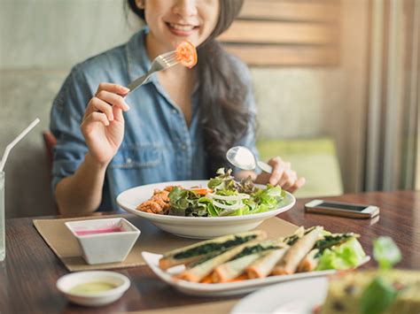 食べ方が汚い女は幻滅される。ありがちな特徴と5つの治し方 ｜ 女性の美学