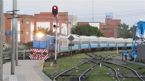 Emd Gm Gt Cw Con Tren El Martita A Junin Llegando A Estaci N