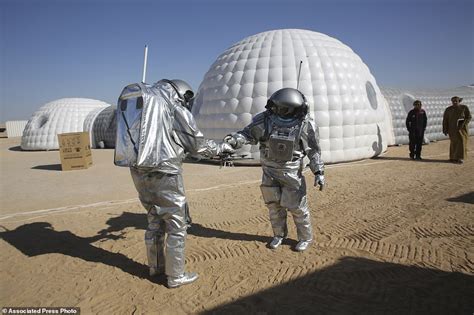 Astronauts Simulate Mars In Remote Desert Of Oman Daily Mail Online