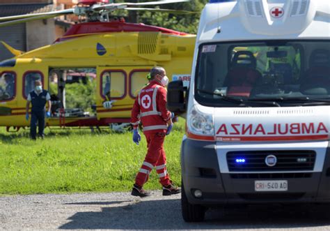 Incidente A Budrio Bologna Oggi Giugno Auto Finisce Fuori