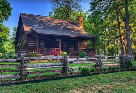 15 Coziest Cabins in Arkansas (Log Cabins, Cottages & More)