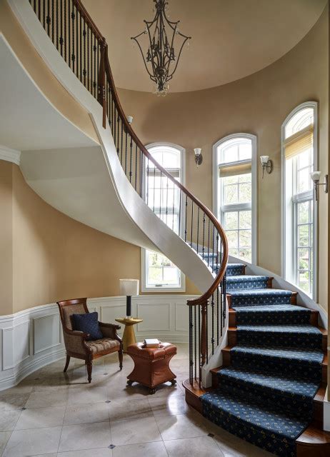 Curved Staircase With Blue Wool Runner Klassisch Treppen Chicago