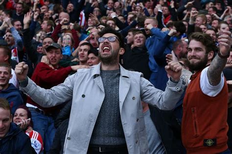 44 stunning photos of Sunderland fans during games against Newcastle ...