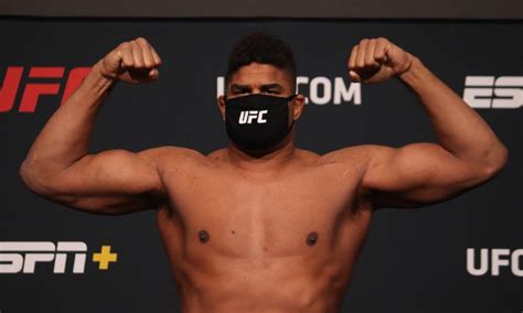 Overeem estreia no GLORY em disputa de cinturão do peso pesado em