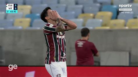 Vídeo Aos 43 min do 1º tempo chute de dentro da área defendido de