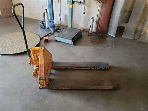 5000LB Rol-lift Manual Pallet Jack - Assiter Auctioneers