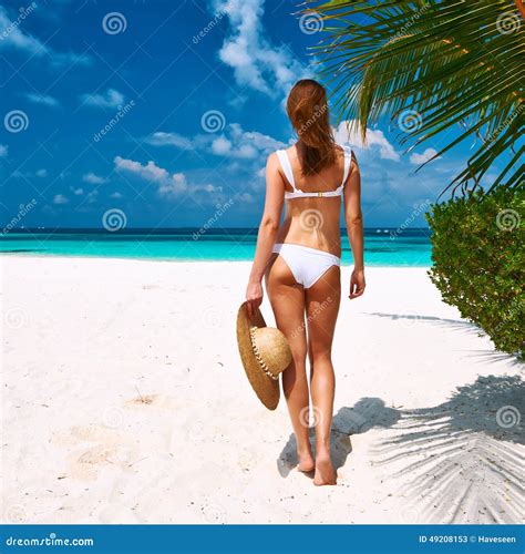 Kobieta W Bikini Na Plaży Przy Maldives Obraz Stock Obraz złożonej z