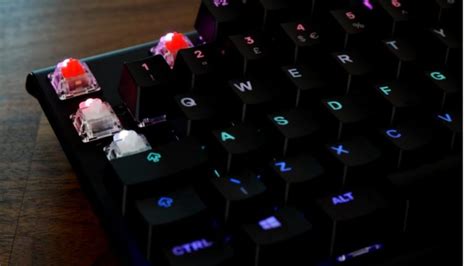 SteelSeries Apex Pro vs Logitech G915 TKL Cuál es el mejor teclado