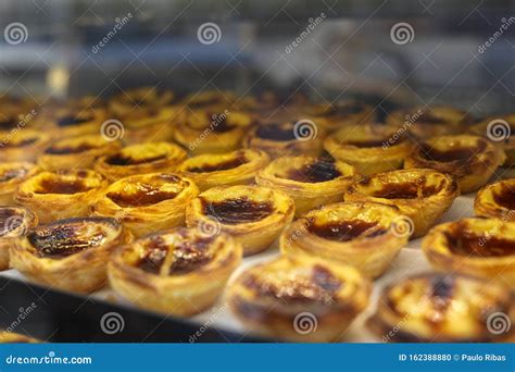 Pasteis De Bel M Typisch F R Portugal Stockfoto Bild Von Kuchen