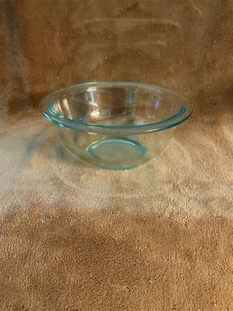 Vintage Pyrex Blue Tint Glass Mixing Bowls 1qt 175qthtf Color Etsy