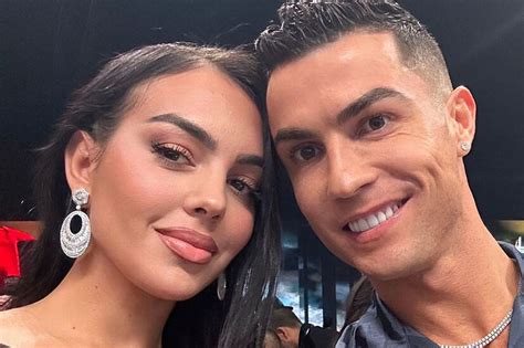 Georgina Rodríguez Y Cristiano Ronaldo Desatan La Burla En Internet Por Su árbol De Navidad