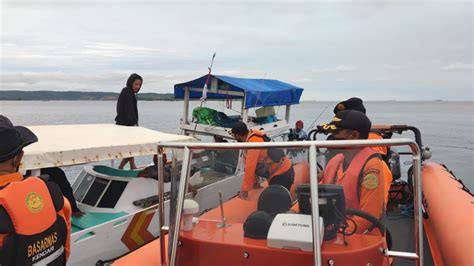 Basarnas Kendari Evakuasi 7 Korban Kapal Mati Mesin Di Sekitar Pulau