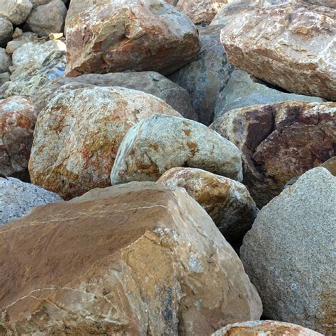 Adding Landscape Boulders To Your Yard Southwest Boulder Stone