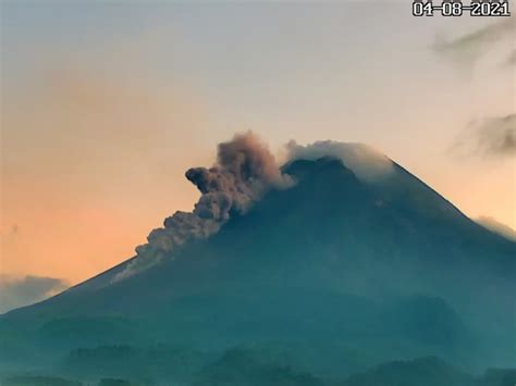 Gunung Merapi Kembali Luncurkan Awan Panas 6 Kali Dalam Enam Jam