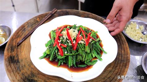 蒜蓉蚝油油麦菜的做法 ，厨师长是这样做的，蒜香四溢，色泽翠绿不变色 说明书网