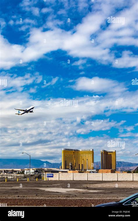 Las vegas airport departures hi-res stock photography and images - Alamy