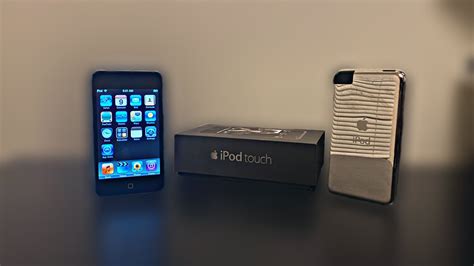 Using The Ipod Touch 1st Gen In 2020 Classic Tech Youtube