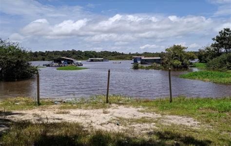 Homem sofre ataque epilético cai de canoa e morre afogado