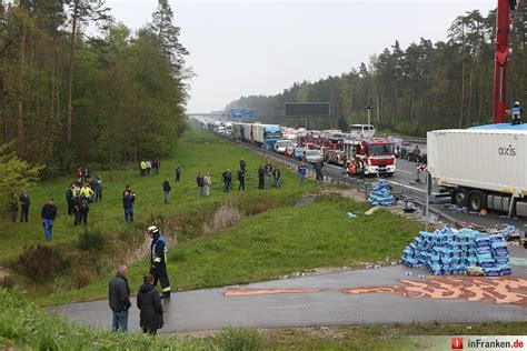 Schwerer Unfall Auf A Schaulustige Behindern Rettung Bildergalerie