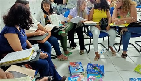 Educadores da rede municipal de ensino se reúnem para a escolha dos