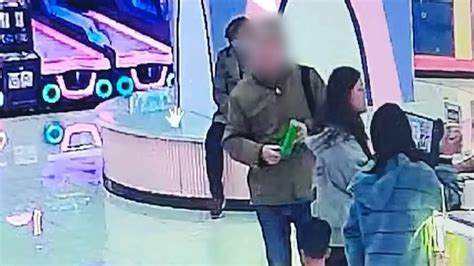 女子手機遺失被盜刷5萬元：被一男子撿走，當晚多次網購 Youtube