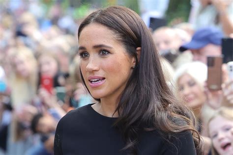 Meghan Markle Appearing To Be Ignored At Windsor Goes Viral Rude