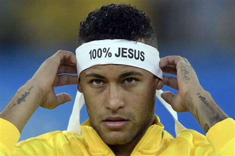 Le Brésilien Neymar Ressort Son Bandeau 100 Jésus