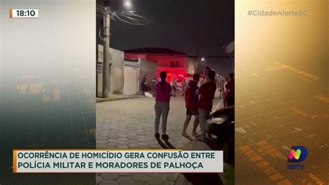 VÍDEO Homicídio termina em confusão entre PM e moradores de Palhoça