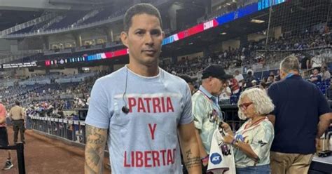 Leoni Torres Luce Camiseta De Patria Y Libertad Tras Interpretar El