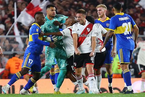 Cuadro Por Cuadro La Secuencia De La Batalla Campal En El Superclásico