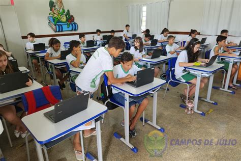 Prefeitura De Campos De J Lio Entrega Chromebooks Para Alunos Da Rede