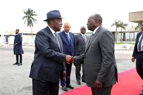 Alassane Ouattara de retour à Abidjan après un séjour en France s