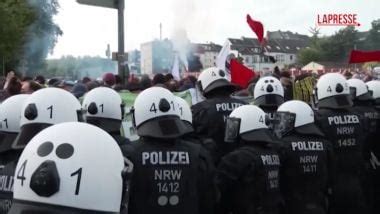 Germania Protesta Contro Il Partito Di Estrema Destra Afd Tensione