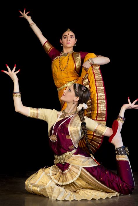 Folk Dance of Tamil Nadu | Bharatanatyam poses, Indian classical dancer, Bharatanatyam dancer