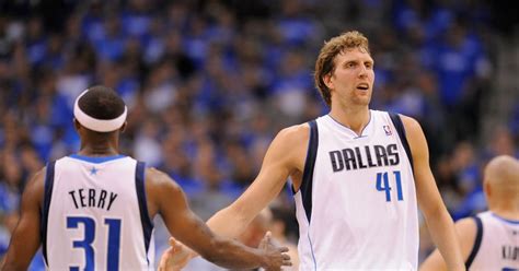 Dallas Mavs Ex Teammates Congratulate Dirk Nowitzki On Hall Of Fame