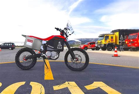 La Moto Lectrique Tacita Au D Part Du Rallye Dakar Moto Alg Rie