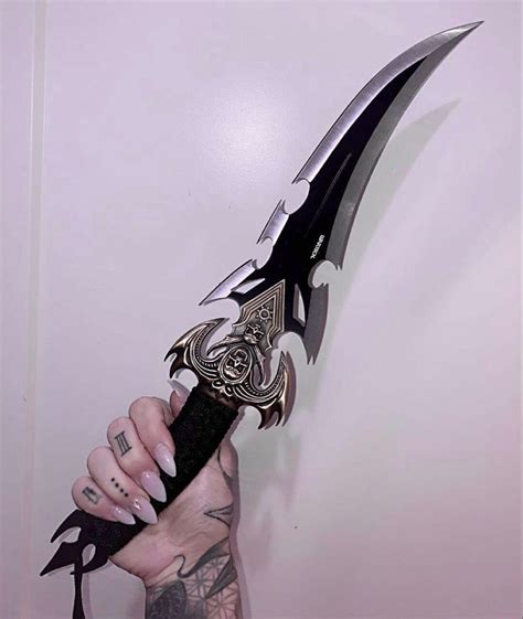 Pin By Camila Farroni On Inspo Bb Pretty Knives Knife Aesthetic