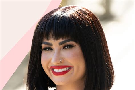 Demi Lovato Side Bangs Blonde Hair