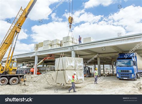 crane lifting load     images de stock shutterstock