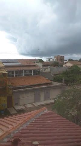 gente do céu a nuvem tá quase encostando na praia de Guriri YouTube