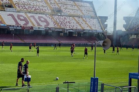 Foto Salernitana Bagno Di Folla Per L Allenamento A Porte Aperte